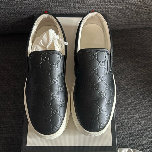 Gucci men leather tennis sneakers (Authentic)